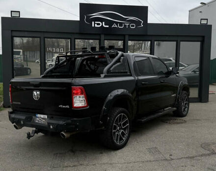 Черный Додж RAM 1500, объемом двигателя 5.7 л и пробегом 102 тыс. км за 49800 $, фото 5 на Automoto.ua