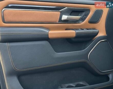 Черный Додж RAM 1500, объемом двигателя 5.7 л и пробегом 54 тыс. км за 79800 $, фото 19 на Automoto.ua