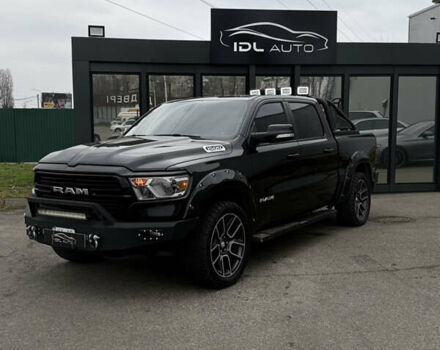Черный Додж RAM 1500, объемом двигателя 5.7 л и пробегом 102 тыс. км за 49800 $, фото 1 на Automoto.ua