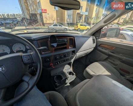 Красный Додж RAM 1500, объемом двигателя 5.7 л и пробегом 290 тыс. км за 15999 $, фото 5 на Automoto.ua