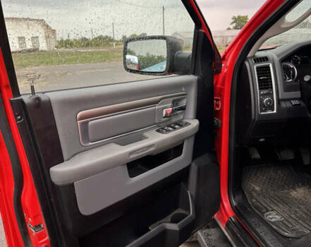 Красный Додж RAM 1500, объемом двигателя 5.65 л и пробегом 163 тыс. км за 27000 $, фото 6 на Automoto.ua