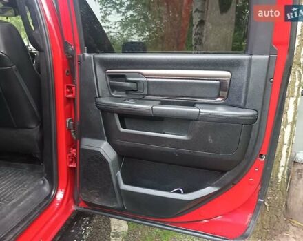 Красный Додж RAM 1500, объемом двигателя 5.65 л и пробегом 96 тыс. км за 35000 $, фото 26 на Automoto.ua