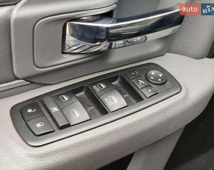Красный Додж RAM 1500, объемом двигателя 5.7 л и пробегом 99 тыс. км за 22490 $, фото 17 на Automoto.ua