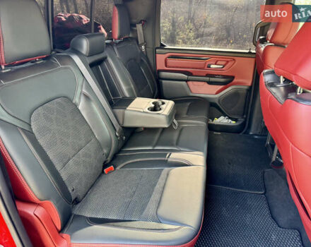 Красный Додж RAM 1500, объемом двигателя 5.65 л и пробегом 200 тыс. км за 39000 $, фото 66 на Automoto.ua