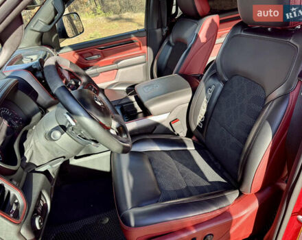 Красный Додж RAM 1500, объемом двигателя 5.65 л и пробегом 200 тыс. км за 39000 $, фото 57 на Automoto.ua