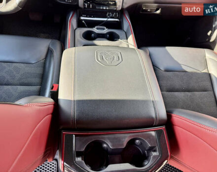 Красный Додж RAM 1500, объемом двигателя 5.65 л и пробегом 200 тыс. км за 39000 $, фото 63 на Automoto.ua