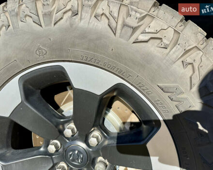 Красный Додж RAM 1500, объемом двигателя 5.65 л и пробегом 200 тыс. км за 39000 $, фото 13 на Automoto.ua