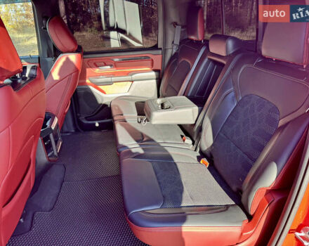 Красный Додж RAM 1500, объемом двигателя 5.65 л и пробегом 200 тыс. км за 39000 $, фото 56 на Automoto.ua