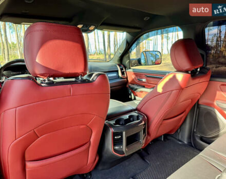 Красный Додж RAM 1500, объемом двигателя 5.65 л и пробегом 200 тыс. км за 39000 $, фото 59 на Automoto.ua