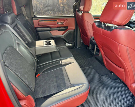 Красный Додж RAM 1500, объемом двигателя 5.65 л и пробегом 200 тыс. км за 39000 $, фото 65 на Automoto.ua