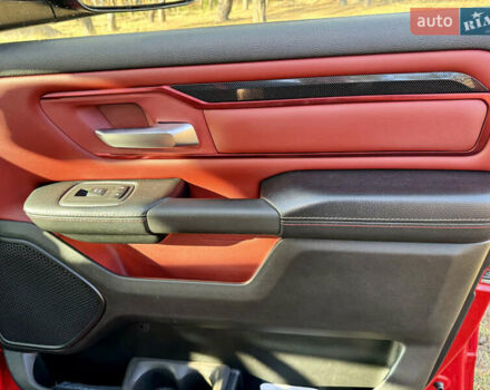 Красный Додж RAM 1500, объемом двигателя 5.65 л и пробегом 200 тыс. км за 39000 $, фото 71 на Automoto.ua