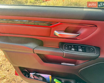 Красный Додж RAM 1500, объемом двигателя 5.65 л и пробегом 200 тыс. км за 39000 $, фото 83 на Automoto.ua