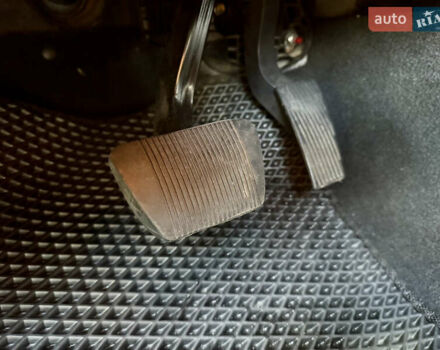 Красный Додж RAM 1500, объемом двигателя 5.65 л и пробегом 200 тыс. км за 39000 $, фото 48 на Automoto.ua