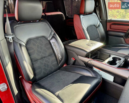 Красный Додж RAM 1500, объемом двигателя 5.65 л и пробегом 200 тыс. км за 39000 $, фото 70 на Automoto.ua
