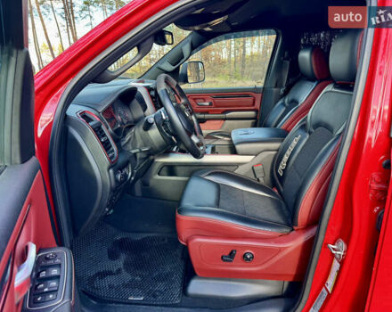 Красный Додж RAM 1500, объемом двигателя 5.65 л и пробегом 200 тыс. км за 39000 $, фото 46 на Automoto.ua