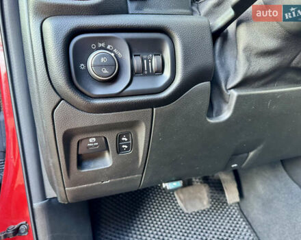 Красный Додж RAM 1500, объемом двигателя 5.65 л и пробегом 200 тыс. км за 39000 $, фото 49 на Automoto.ua