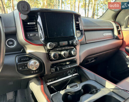 Красный Додж RAM 1500, объемом двигателя 5.65 л и пробегом 200 тыс. км за 39000 $, фото 79 на Automoto.ua