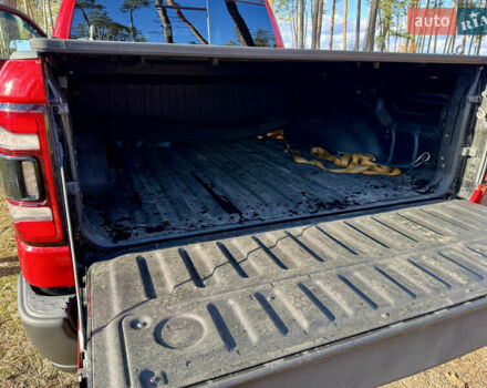 Красный Додж RAM 1500, объемом двигателя 5.65 л и пробегом 200 тыс. км за 39000 $, фото 81 на Automoto.ua