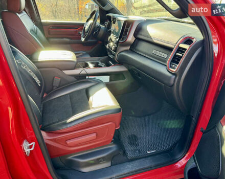Красный Додж RAM 1500, объемом двигателя 5.65 л и пробегом 200 тыс. км за 39000 $, фото 69 на Automoto.ua