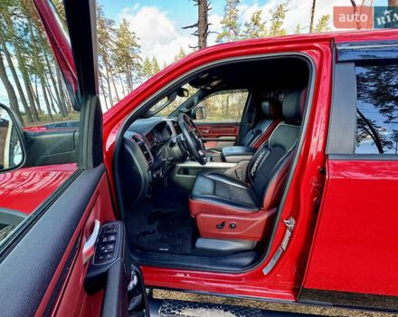 Красный Додж RAM 1500, объемом двигателя 5.65 л и пробегом 200 тыс. км за 39000 $, фото 45 на Automoto.ua