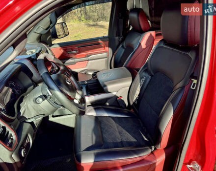 Красный Додж RAM 1500, объемом двигателя 5.65 л и пробегом 200 тыс. км за 39000 $, фото 58 на Automoto.ua