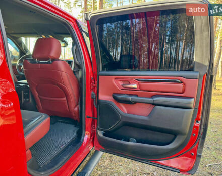 Красный Додж RAM 1500, объемом двигателя 5.65 л и пробегом 200 тыс. км за 39000 $, фото 64 на Automoto.ua