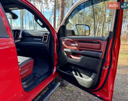 Красный Додж RAM 1500, объемом двигателя 5.65 л и пробегом 200 тыс. км за 39000 $, фото 68 на Automoto.ua