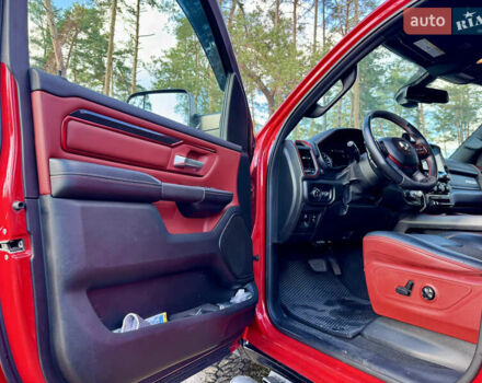 Красный Додж RAM 1500, объемом двигателя 5.65 л и пробегом 200 тыс. км за 39000 $, фото 47 на Automoto.ua