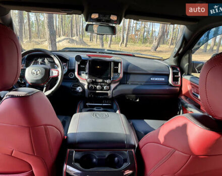 Красный Додж RAM 1500, объемом двигателя 5.65 л и пробегом 200 тыс. км за 39000 $, фото 60 на Automoto.ua