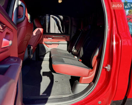 Красный Додж RAM 1500, объемом двигателя 5.65 л и пробегом 200 тыс. км за 39000 $, фото 54 на Automoto.ua