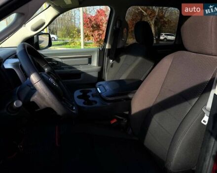 Красный Додж RAM 1500, объемом двигателя 5.65 л и пробегом 47 тыс. км за 48000 $, фото 8 на Automoto.ua