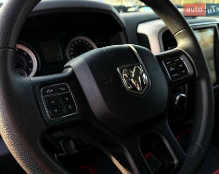 Красный Додж RAM 1500, объемом двигателя 5.65 л и пробегом 47 тыс. км за 48000 $, фото 10 на Automoto.ua