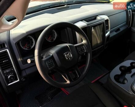 Красный Додж RAM 1500, объемом двигателя 5.65 л и пробегом 47 тыс. км за 48000 $, фото 5 на Automoto.ua