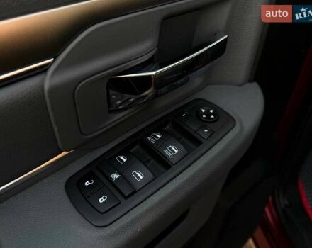 Красный Додж RAM 1500, объемом двигателя 5.65 л и пробегом 47 тыс. км за 48000 $, фото 9 на Automoto.ua