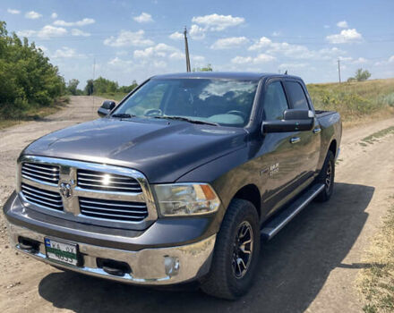 Серый Додж RAM 1500, объемом двигателя 2.99 л и пробегом 300 тыс. км за 27800 $, фото 2 на Automoto.ua