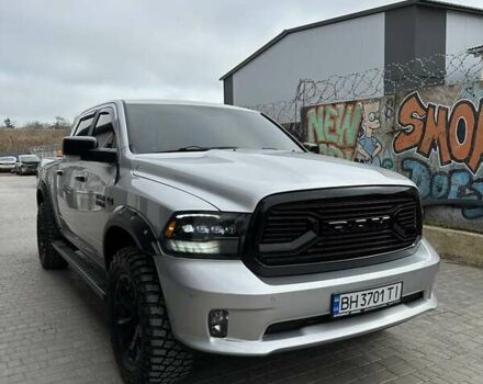 Серый Додж RAM 1500, объемом двигателя 5.65 л и пробегом 90 тыс. км за 30000 $, фото 4 на Automoto.ua