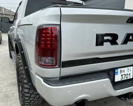 Серый Додж RAM 1500, объемом двигателя 5.65 л и пробегом 90 тыс. км за 30000 $, фото 3 на Automoto.ua