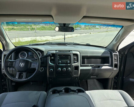 Серый Додж RAM 1500, объемом двигателя 5.7 л и пробегом 241 тыс. км за 24900 $, фото 3 на Automoto.ua