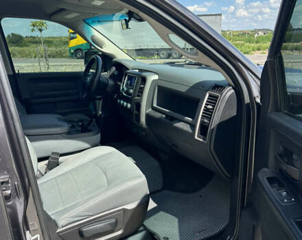 Серый Додж RAM 1500, объемом двигателя 5.7 л и пробегом 241 тыс. км за 24900 $, фото 16 на Automoto.ua