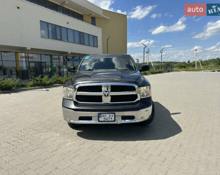 Серый Додж RAM 1500, объемом двигателя 5.7 л и пробегом 241 тыс. км за 24900 $, фото 2 на Automoto.ua