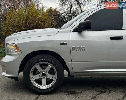 Серый Додж RAM 1500, объемом двигателя 5.7 л и пробегом 91 тыс. км за 24490 $, фото 21 на Automoto.ua