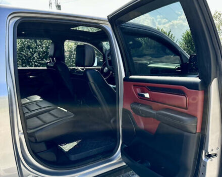 Серый Додж RAM 1500, объемом двигателя 5.7 л и пробегом 80 тыс. км за 39500 $, фото 13 на Automoto.ua