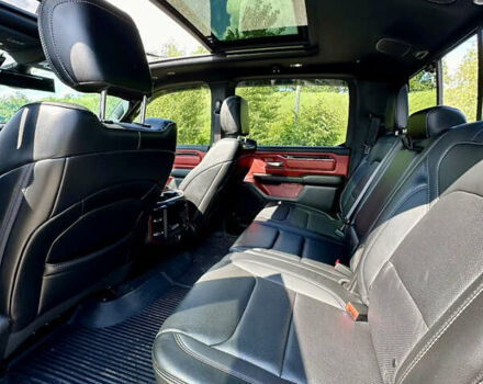 Серый Додж RAM 1500, объемом двигателя 5.7 л и пробегом 80 тыс. км за 39500 $, фото 11 на Automoto.ua