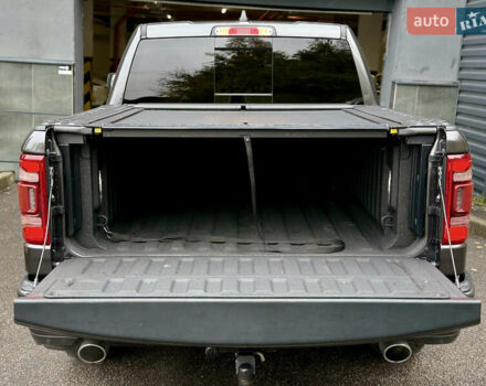 Додж RAM 1500 2019 в Харькове на Automoto.ua Серый Додж RAM 1500, объемом двигателя 5.7 л и пробегом 65 тыс. км за 60000 $, фото 7 на Automoto.ua