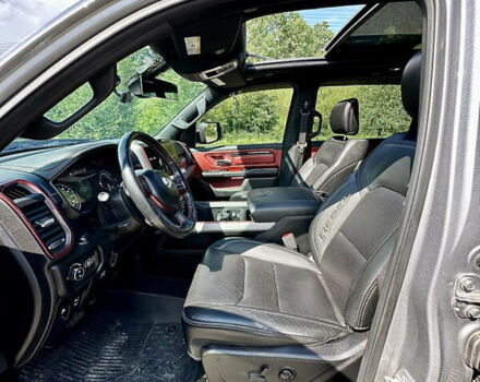Серый Додж RAM 1500, объемом двигателя 5.7 л и пробегом 80 тыс. км за 39500 $, фото 17 на Automoto.ua