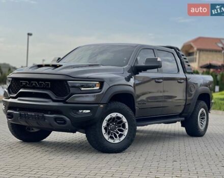 Серый Додж RAM 1500, объемом двигателя 6.2 л и пробегом 44 тыс. км за 105900 $, фото 1 на Automoto.ua