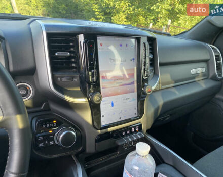 Серый Додж RAM 1500, объемом двигателя 5.7 л и пробегом 15 тыс. км за 49990 $, фото 11 на Automoto.ua