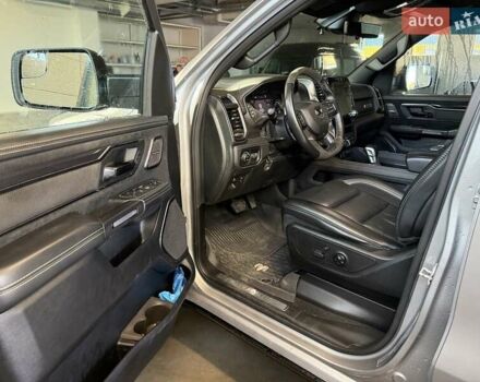 Серый Додж RAM 1500, объемом двигателя 6.2 л и пробегом 36 тыс. км за 130000 $, фото 15 на Automoto.ua