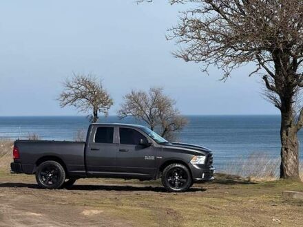 Додж RAM 1500 2016 в Одессе на Automoto.ua Серый Додж RAM 1500, объемом двигателя 5.7 л и пробегом 316 тыс. км за 19500 $, фото 1 на Automoto.ua