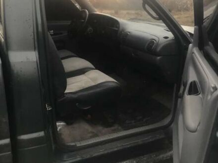 Додж RAM 1500 2000 в Виннице на Automoto.ua Зеленый Додж RAM 1500, объемом двигателя 3.9 л и пробегом 250 тыс. км за 6500 $, фото 1 на Automoto.ua